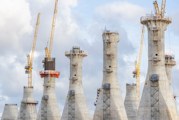 Chantier des éoliennes offshores quai de Bougainville Le Havre