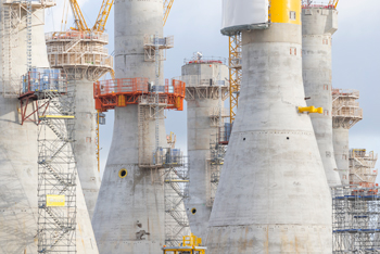 Chantier des éoliennes offshores quai de Bougainville Le Havre