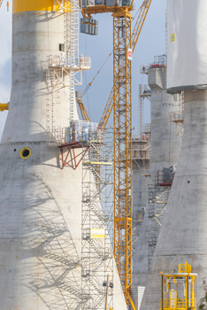 Chantier des éoliennes offshores quai de Bougainville Le Havre