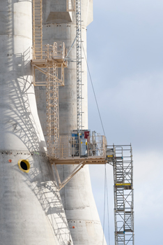 Chantier des éoliennes offshores quai de Bougainville Le Havre