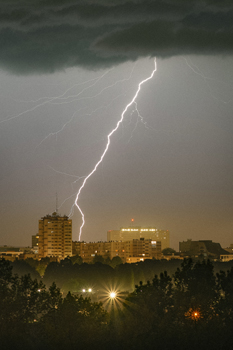 Orage sur Hérouville-saint-Clair / Éclair verticale