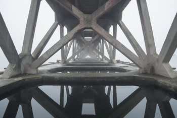 Vestige du ponton de la SMN dans le bassin d'Hérouville-saint-Clair