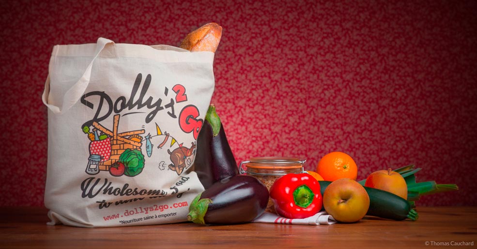 Packshot d'un sac en coton bio pour la vente à emporter avec le logo Dolly's 2 Go